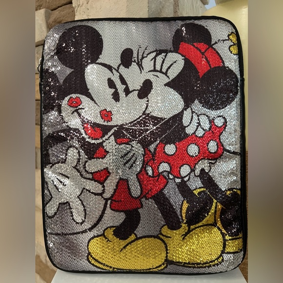 New In package Disney Parks Mickey and Minnie Tech gear iPad/tablet case - Picture 1 of 4
